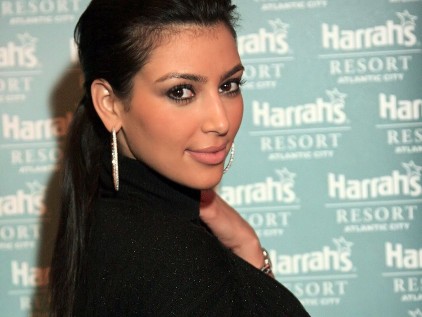 hd kim kardashian wallpaper. Kim Kardashian nice smile