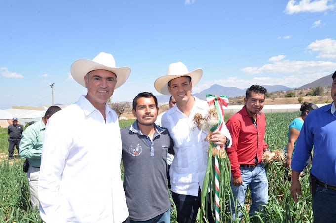 Entrega MURAT y SAGARPA recursos a productores 