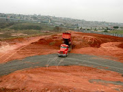 Adiada várias vezes, as obras do futuro estádio do Corinthians começaram .