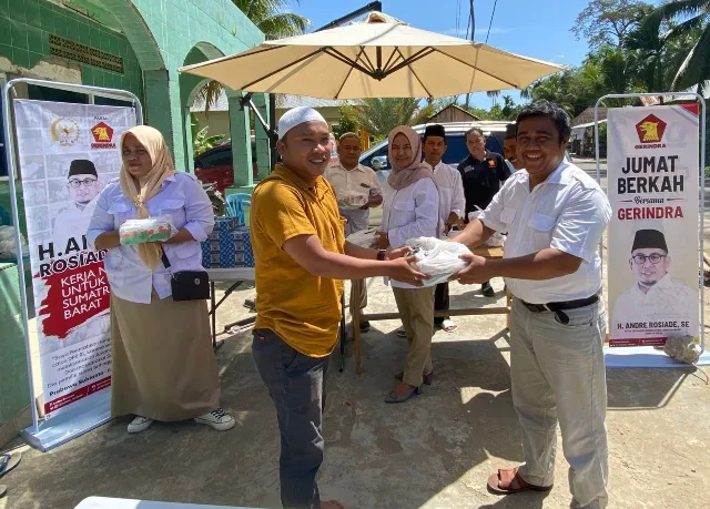 Andre Rosiade Gelar Jumat Berkah di Masjid Taqwa Air Manis Padang