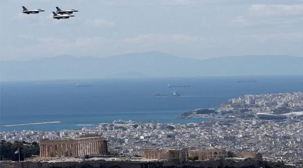 Γιατί πέταξαν τέσσερα μαχητικά πάνω από την Αθήνα;