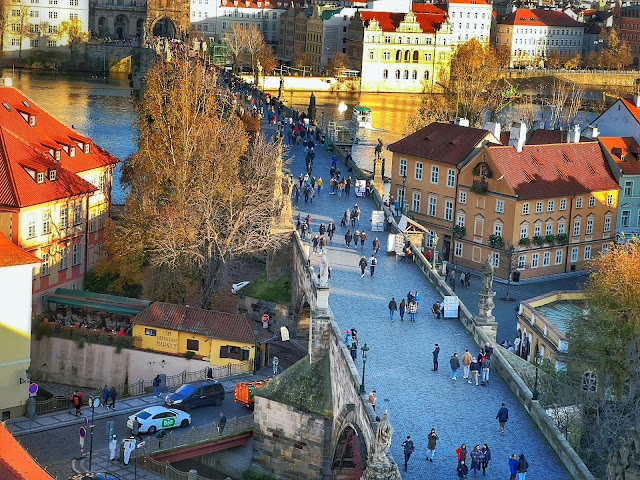 Picture of streets with cars and buildings