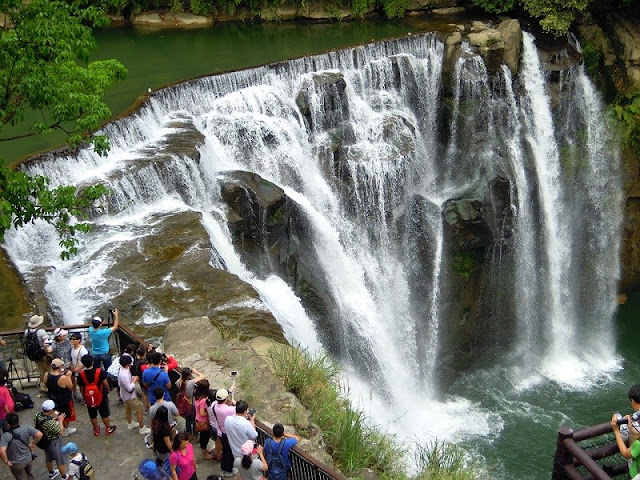 shifen waterfall