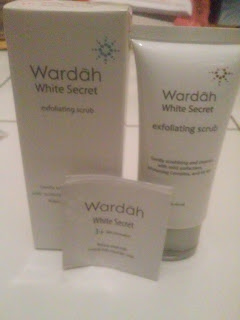 Review Wardah White Secret Exfoliating Scrub