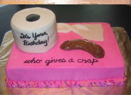 Những chiếc bánh sinh nhật hài VL, cục cứt và giấy vệ sinh