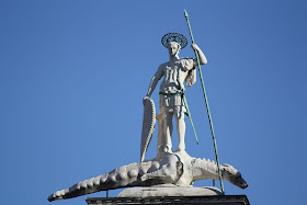 Το άγαλμα του Αγίου Θεοδώρου στην πλατεία Αγίου Μάρκου στη Βενετία.
