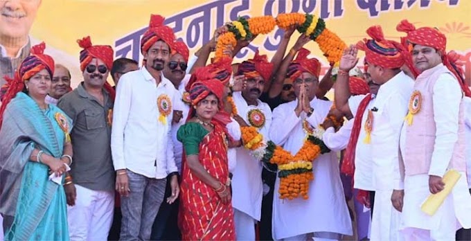 मुख्यमंत्री श्री भूपेश बघेल आज रायपुर जिले के आरंग विकासखंड के ग्राम पारागांव में आयोजित चन्द्रनाहूं कुर्मी क्षत्रिय समाज वार्षिक अधिवेशन में शामिल हुए