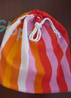 http://www.elarcadeglops.com/2011/09/tutorial-bolsa-para-la-merienda.html