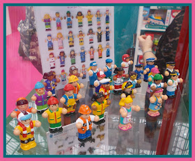 03041; 2020 Toy Fair; 26 Figures; Discover Our World; Guards Novelty; Guardsman; Her Majesty; HM Queen Elizabeth; Kensington Olympia Toy Fair; London Toy Fair; Multicultural Figure Set; Novelty Figurines; Novelty Toy Figures; Queen Elizabeth II; Small Scale World; smallscaleworld.blogspot.com; Toy Fair 2020; We Are Your Play Friends; Wow Toys;