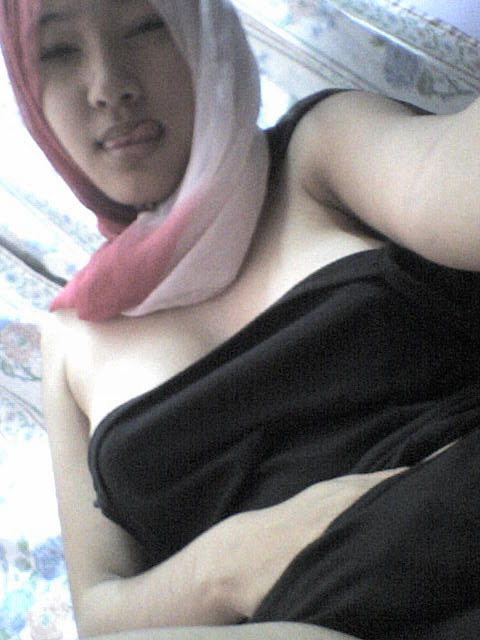 Foto Cewek Berkerudung Lagi Horny Berat