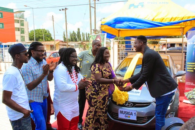 JoeyB takes home new Hyundai Elantra