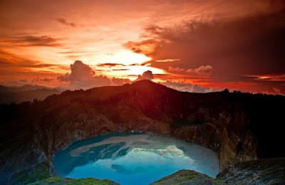 Eksotisme senja di Danau Kelimutu