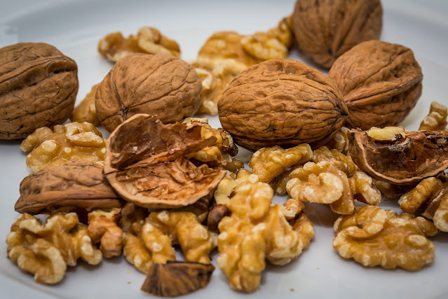 reasons to eat walnuts everyday