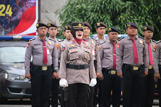 Peringatan Hari Ibu ke-95: Polwan dan ASN Perempuan Polres Pandeglang Jadi Petugas Upacara