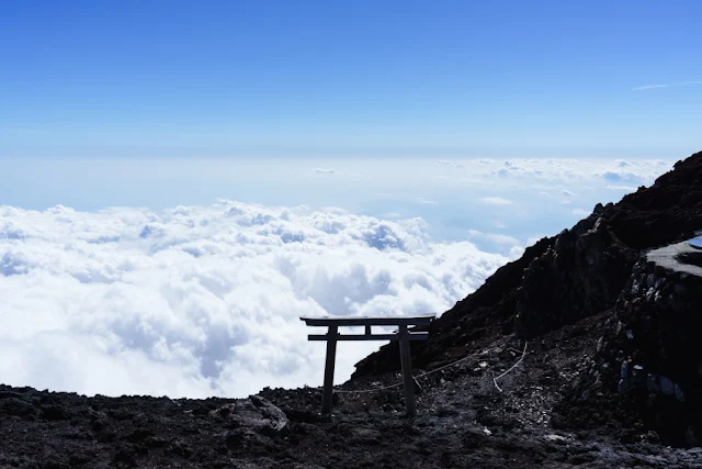 富士山・富士宮口山頂からの景色