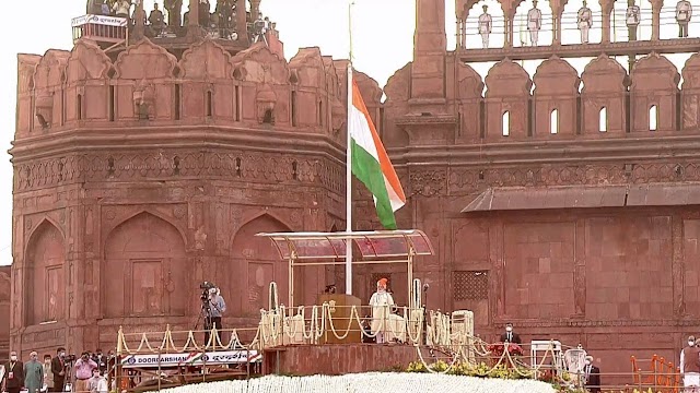 Independence day 2022: जानिए स्वतंत्रता दिवस और गणतंत्र दिवस में झंडा फहराने में क्या अंतर है ?