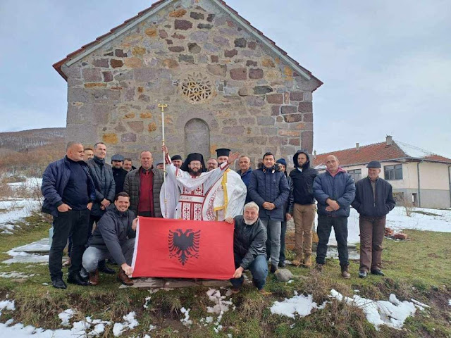 ЛАЖНИ СВЕШТЕНИК НИКОЛА ЏУФКА са својим људима провалио у српску цркву у Ракитници