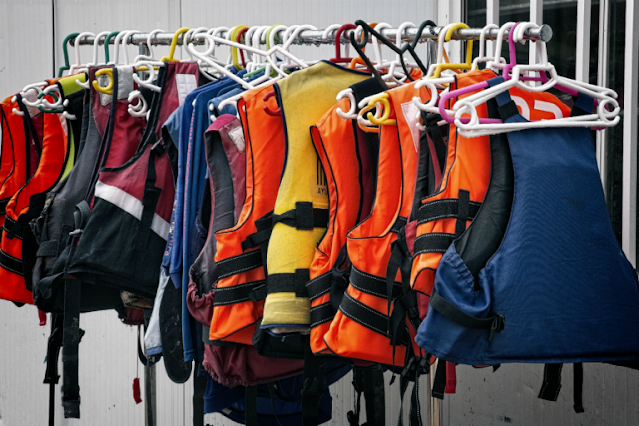 Global Life Jacket & Vests Market