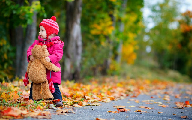 13332-Cute Baby With Teddy Bear HD Wallpaperz