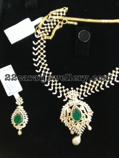 Nice Emerald Diamond Set