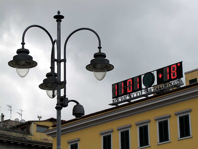 Clock and temperature, piazza Cavour, Livorno