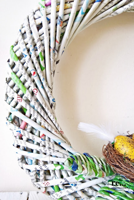 easter wreath, easter decoration, recycle, upcycle, newspaper weaving, wucker paper, paper wicker, papierowa wiklina, wianek wielkanocny, dekoracje wielkanocne