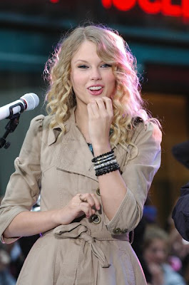 Taylor Swift Natural Hair, Long Hairstyle 2011, Hairstyle 2011, New Long Hairstyle 2011, Celebrity Long Hairstyles 2112