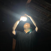 Menerangi Desa Jatingarang: Mahasiswa KKN Undip Tim 1 Lakukan Pemasangan Fitting Lampu Otomatis di Desa Jatingarang, Sukoharjo