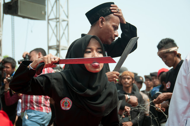 Hasil gambar untuk debus banten