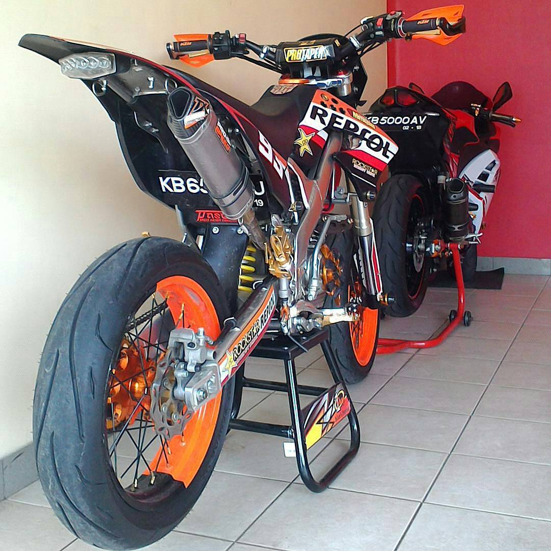 Modifikasi motor dtracker Supermoto keren