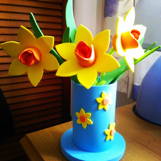 Baker Ross Daffodils and Vase Foam Kit