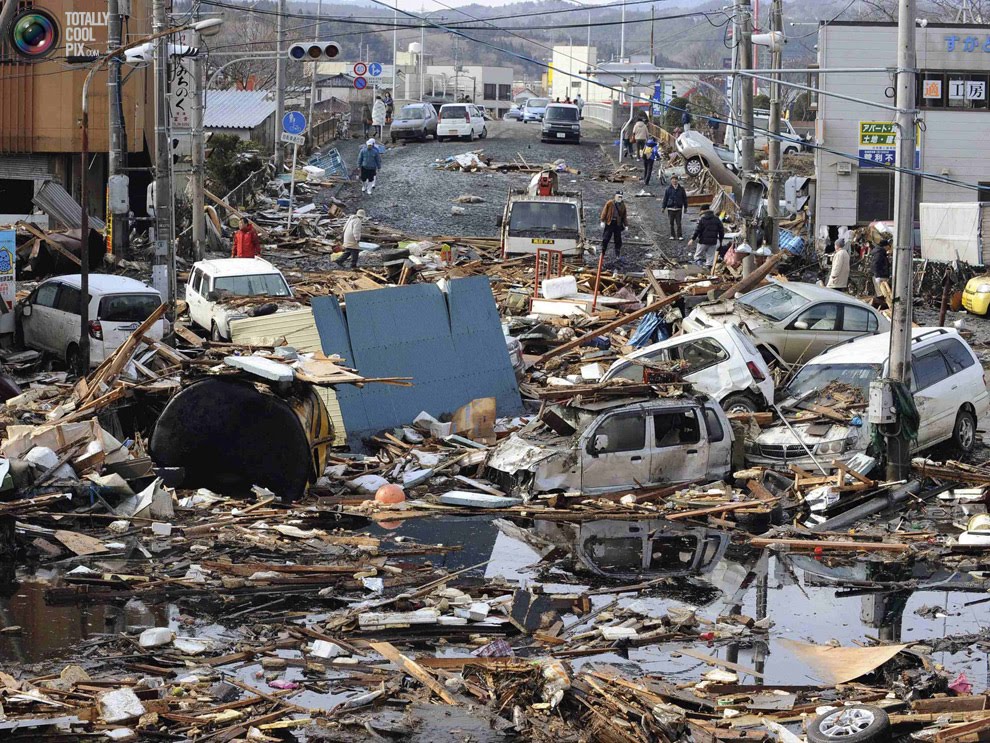 Berpikir Cerdas: Gambar tsunami di Jepang 11 Maret 2011