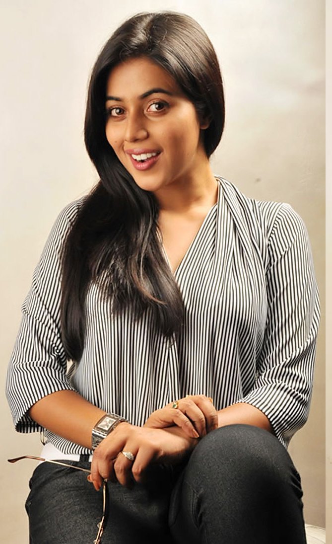 Poorna in Black Jeans Photosho   ot Actress | SouthMp3 - Telugu Songs