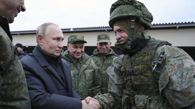 Putin offers citizenship to foreigners who fight for Russia