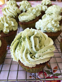 https://typischfranzoesisch.de/matcha-schoko-cupckes/