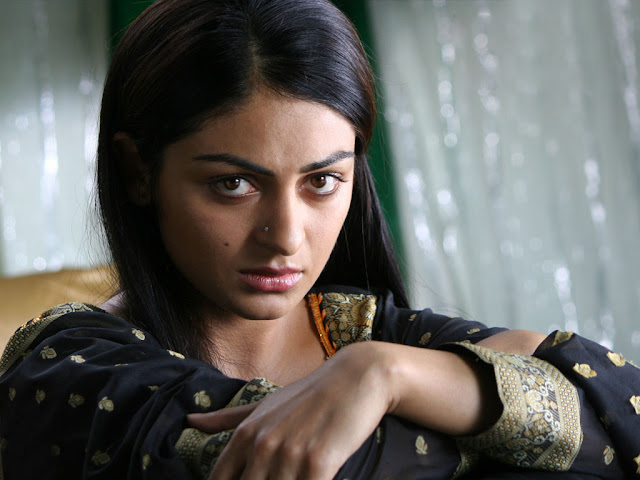 Famous Punjabi Actress Neeru Bajwa HQ Wallpapers