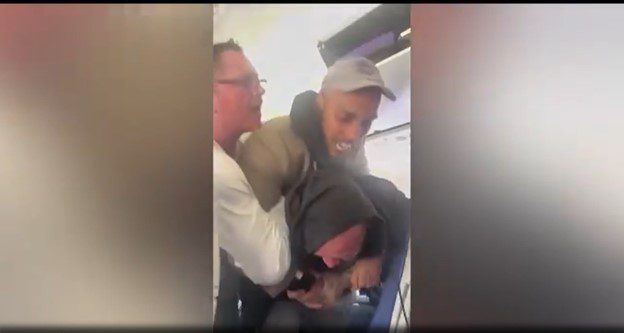 “That’s Why I Beat Your A**!” – Man Starts Nasty Brawl on Southwest Airlines Flight (VIDEO)