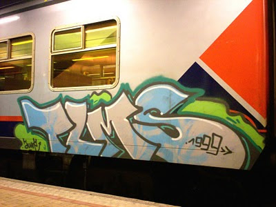 Graffiti_Letters_Bubble_Design_on_Train