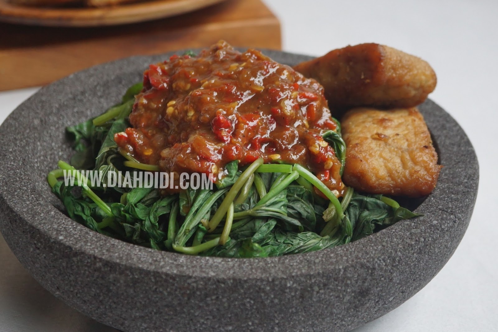 Diah Didi's Kitchen: Resep Sambal Brambang Asem Daun Ubi