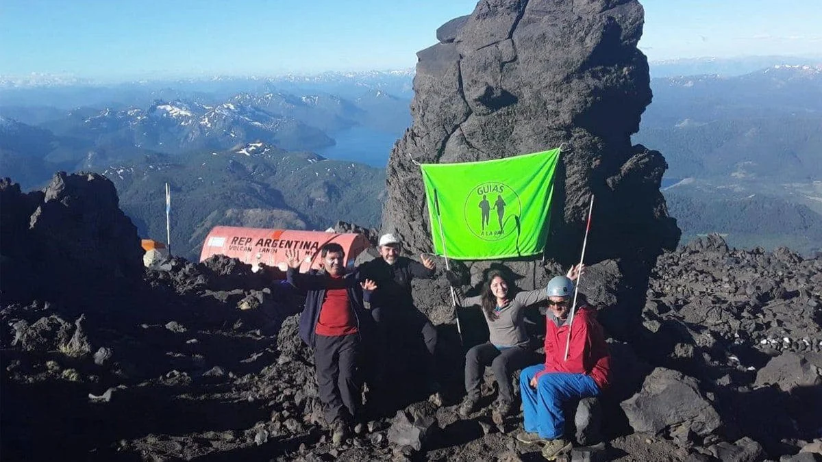 Un grupo de personas no videntes realizó un ascenso al volcán Lanín