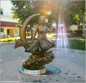 Estatua de Embrujada en Salem, Massachusetts