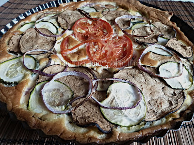 tarta salada de berenjena y calabacín con crema agria