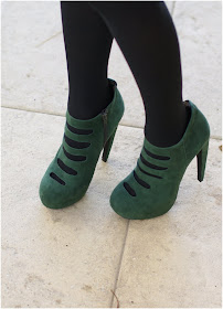 Jeffrey Campbell Le chic green suede pumps