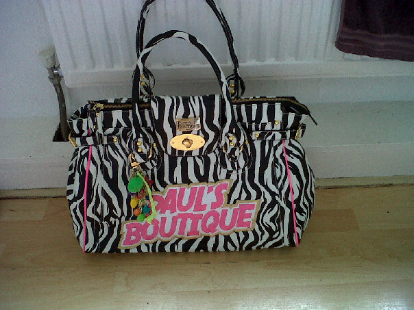 I finally got hold of the pauls boutique bag i wanted! i brought it today 