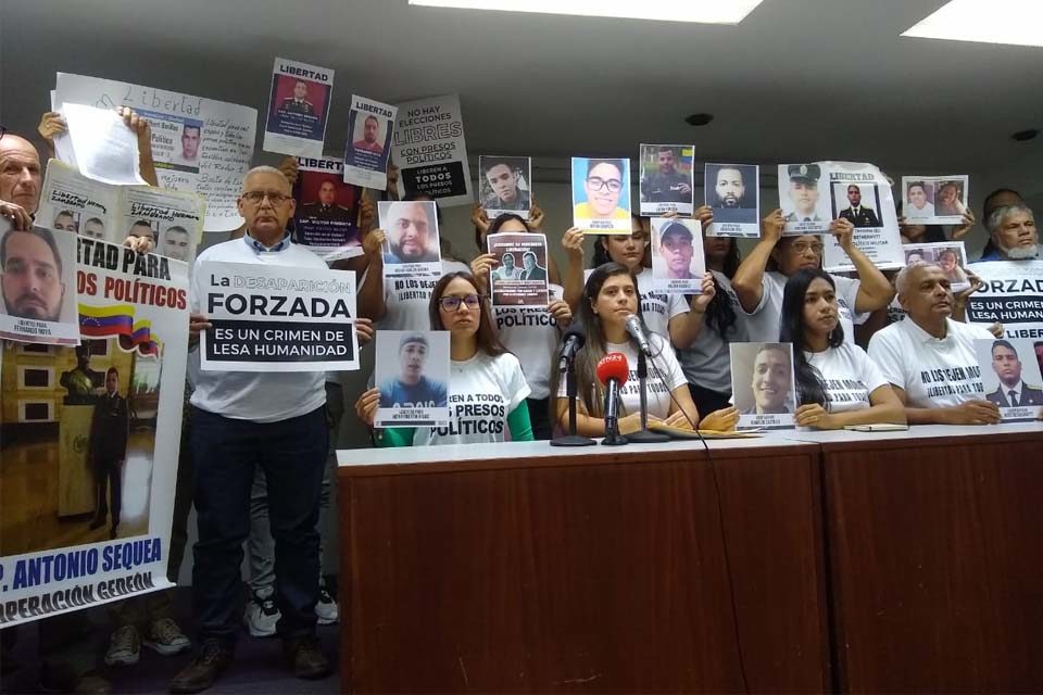 Familiares de presos políticos denuncian torturas en la cárcel El Rodeo I