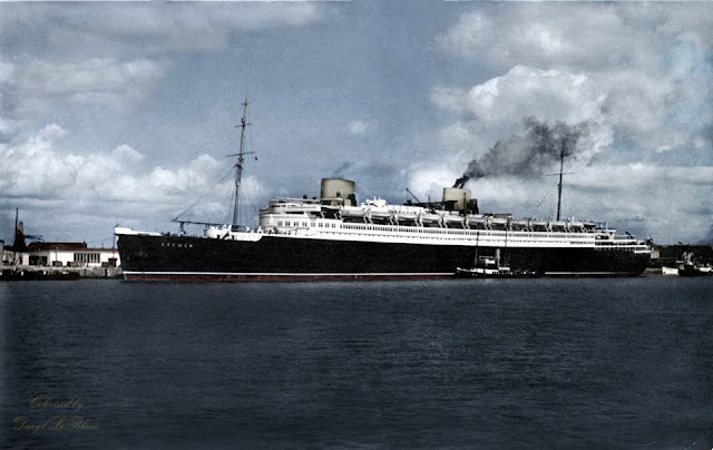 ss / ts BREMEN embarking at Columbus Kaje