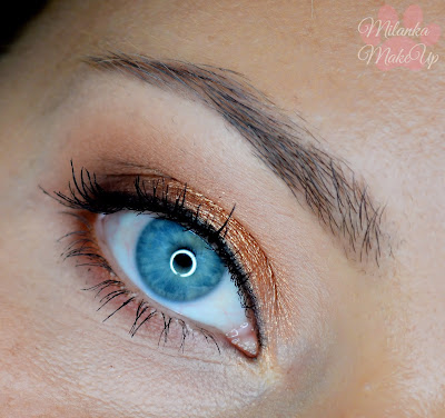 Makeup for blue eyes