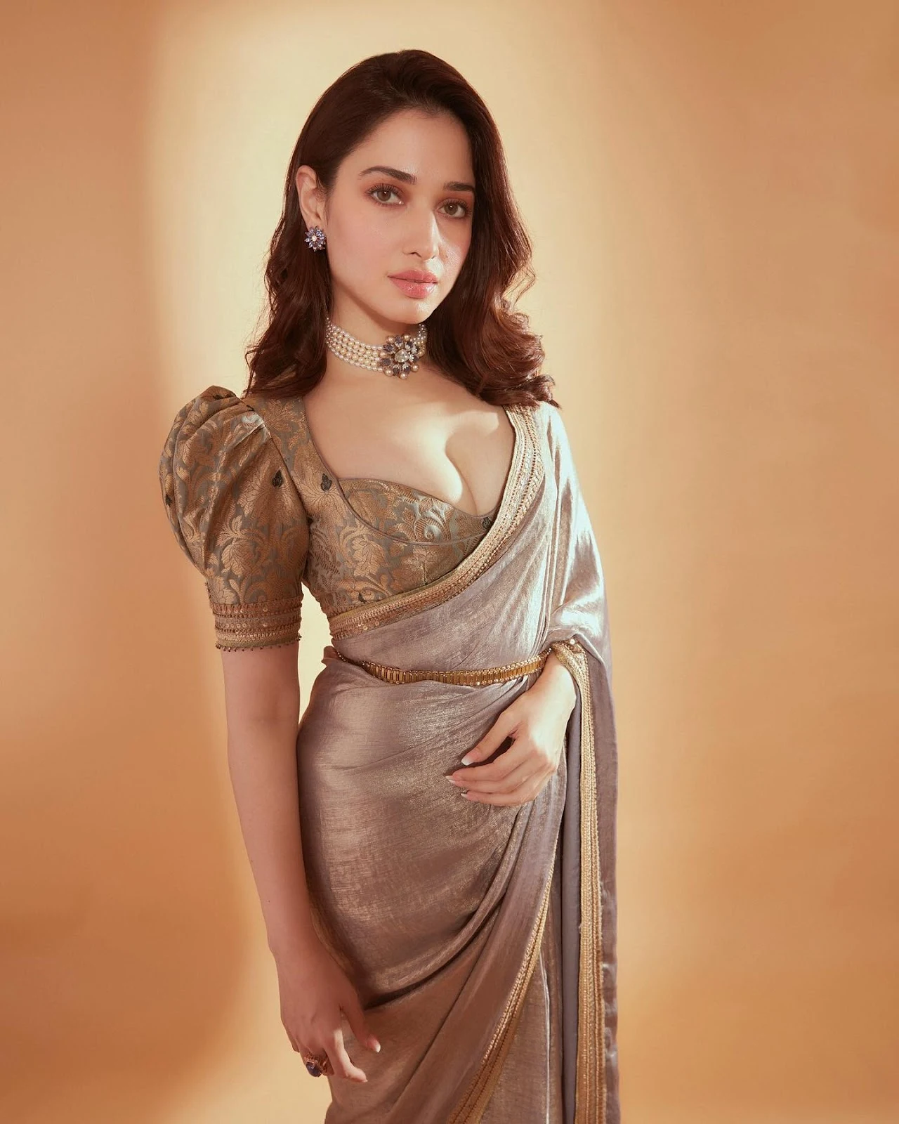 Tamannaah cleavage sare hot actress