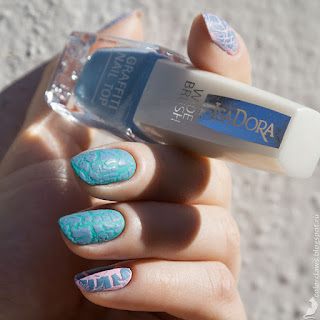 Essence #01 Hola, Guapa + #02 Macarena Mint + IsaDora Graffiti Nail Top Blue Burner