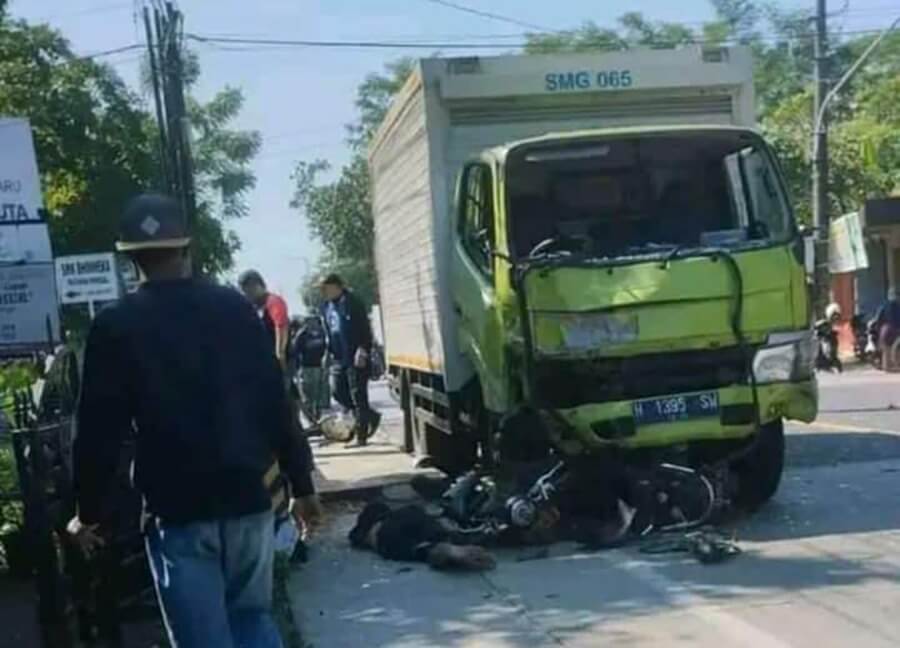 Kecelakaan Maut Truk Tabrak 3 Motor di Patebon Kendal, 4 Orang Tewas dan 3 Luka-Luka